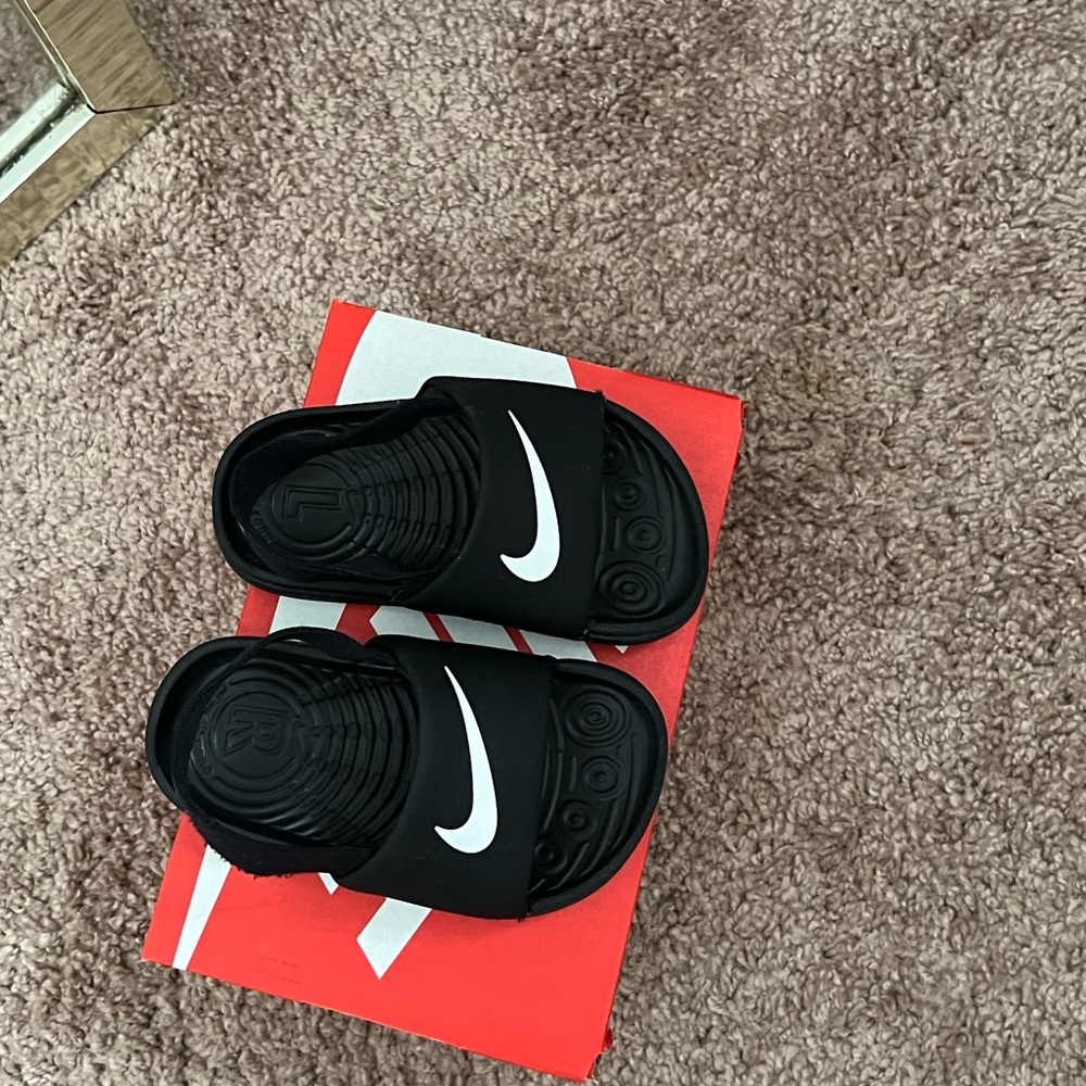 Nike “KAWA” Baby slippers SOLD‼️